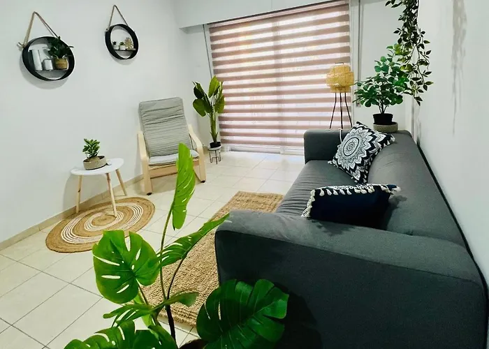 Tower Court Хостел *