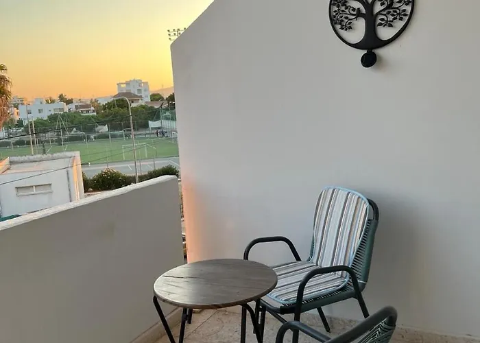 Tower Court Хостел Ларнака