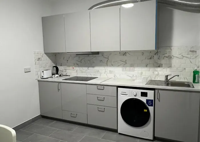 Хостел Tower Court Ларнака