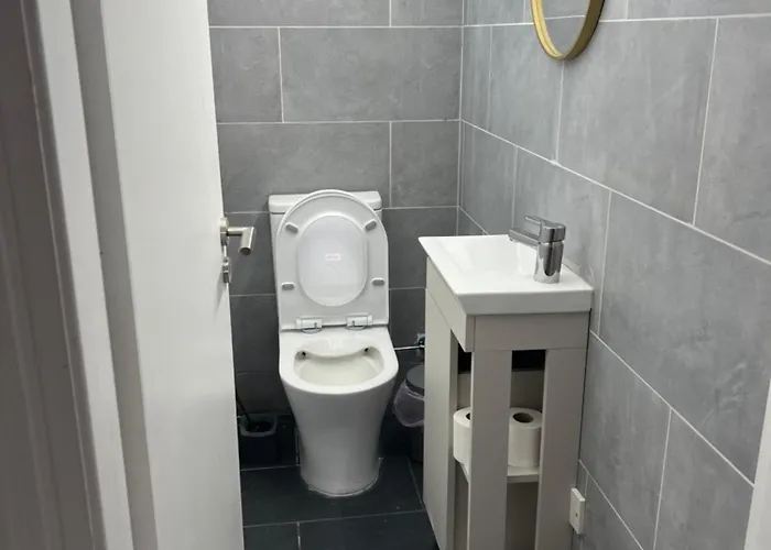 Tower Court Хостел Ларнака