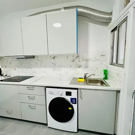 Tower Court بيت شباب *