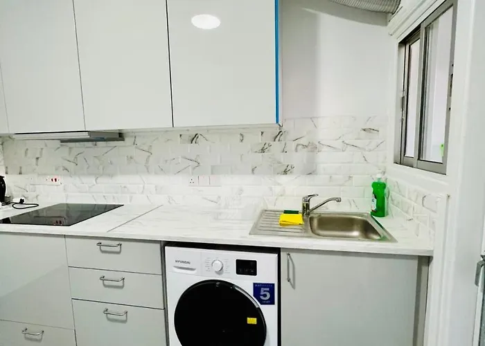 Tower Court Hostel *